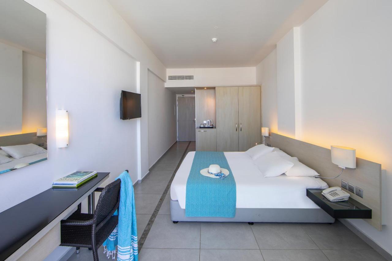 Mayfair Hotel Paphos Exterior photo
