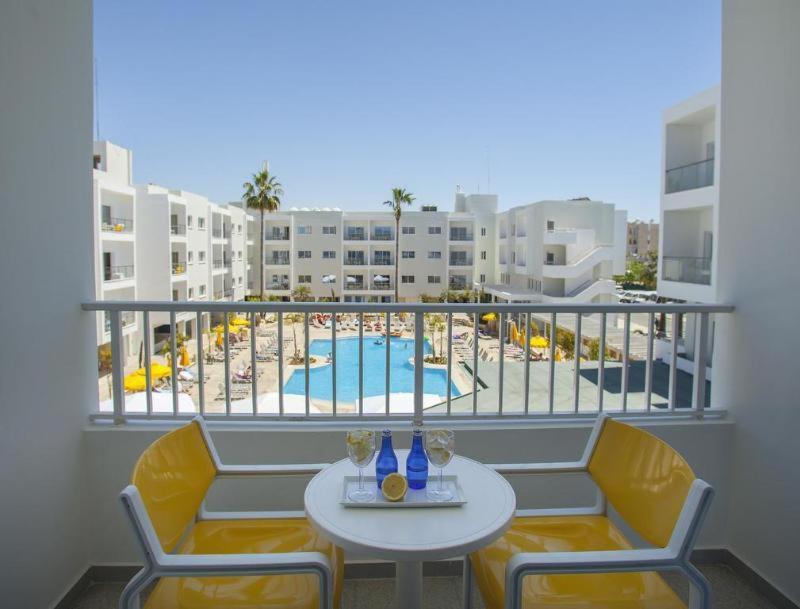 Mayfair Hotel Paphos Room photo