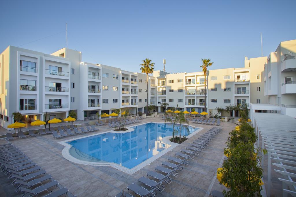 Mayfair Hotel Paphos Exterior photo