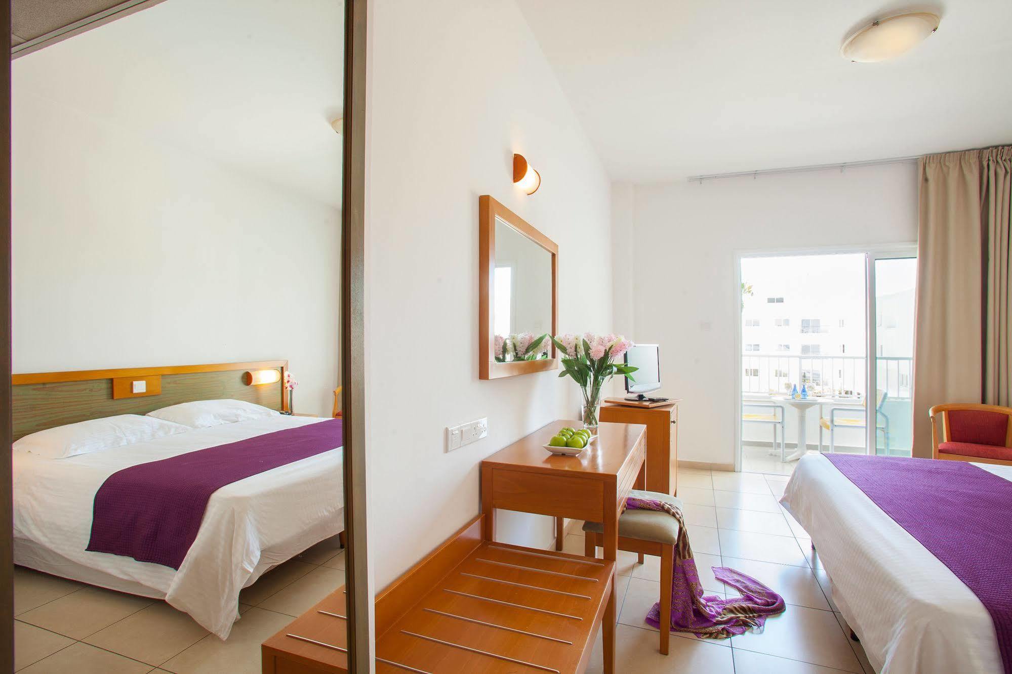 Mayfair Hotel Paphos Exterior photo