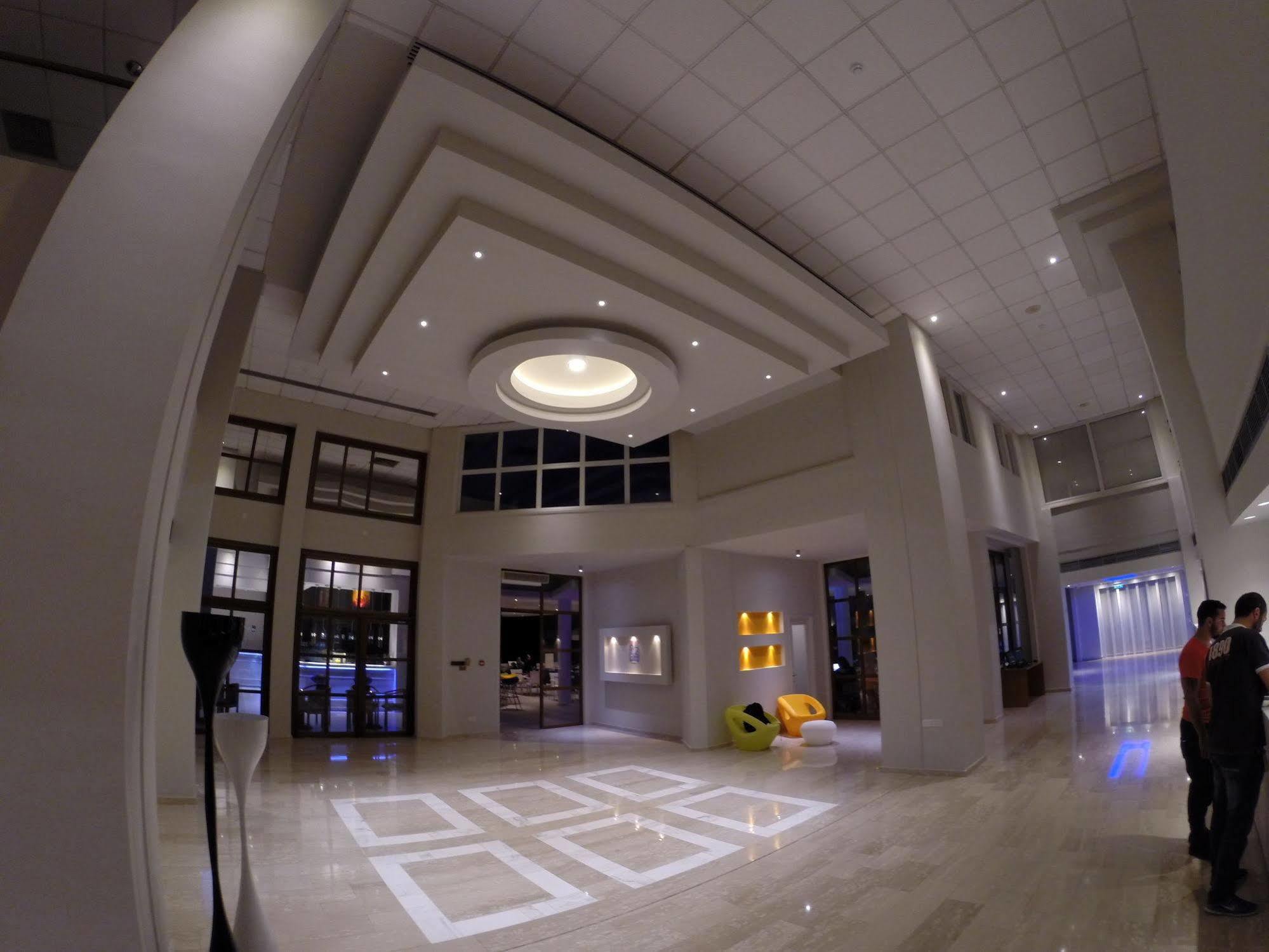 Mayfair Hotel Paphos Exterior photo