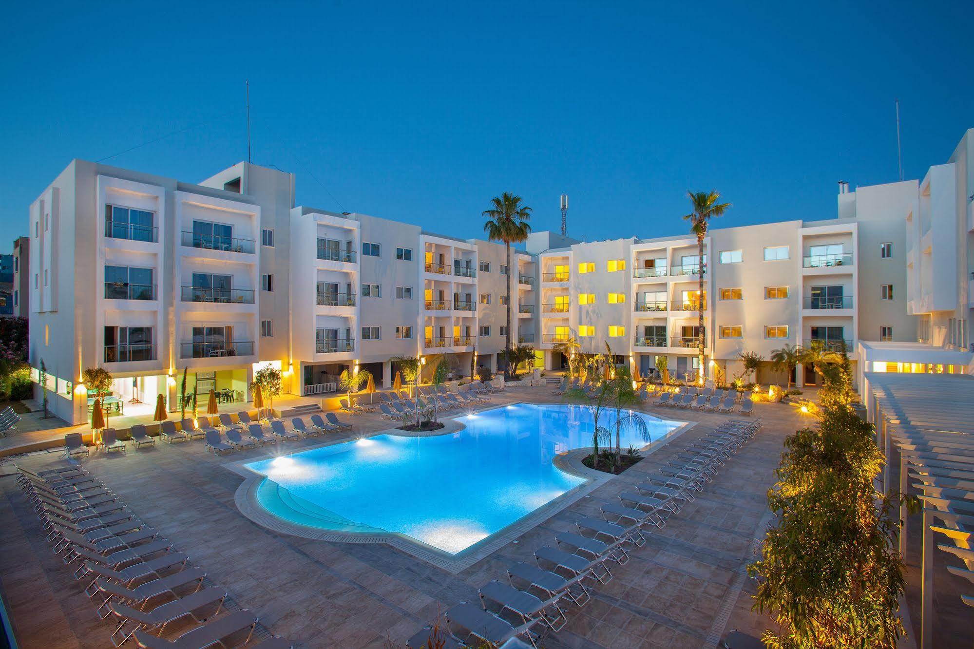 Mayfair Hotel Paphos Exterior photo