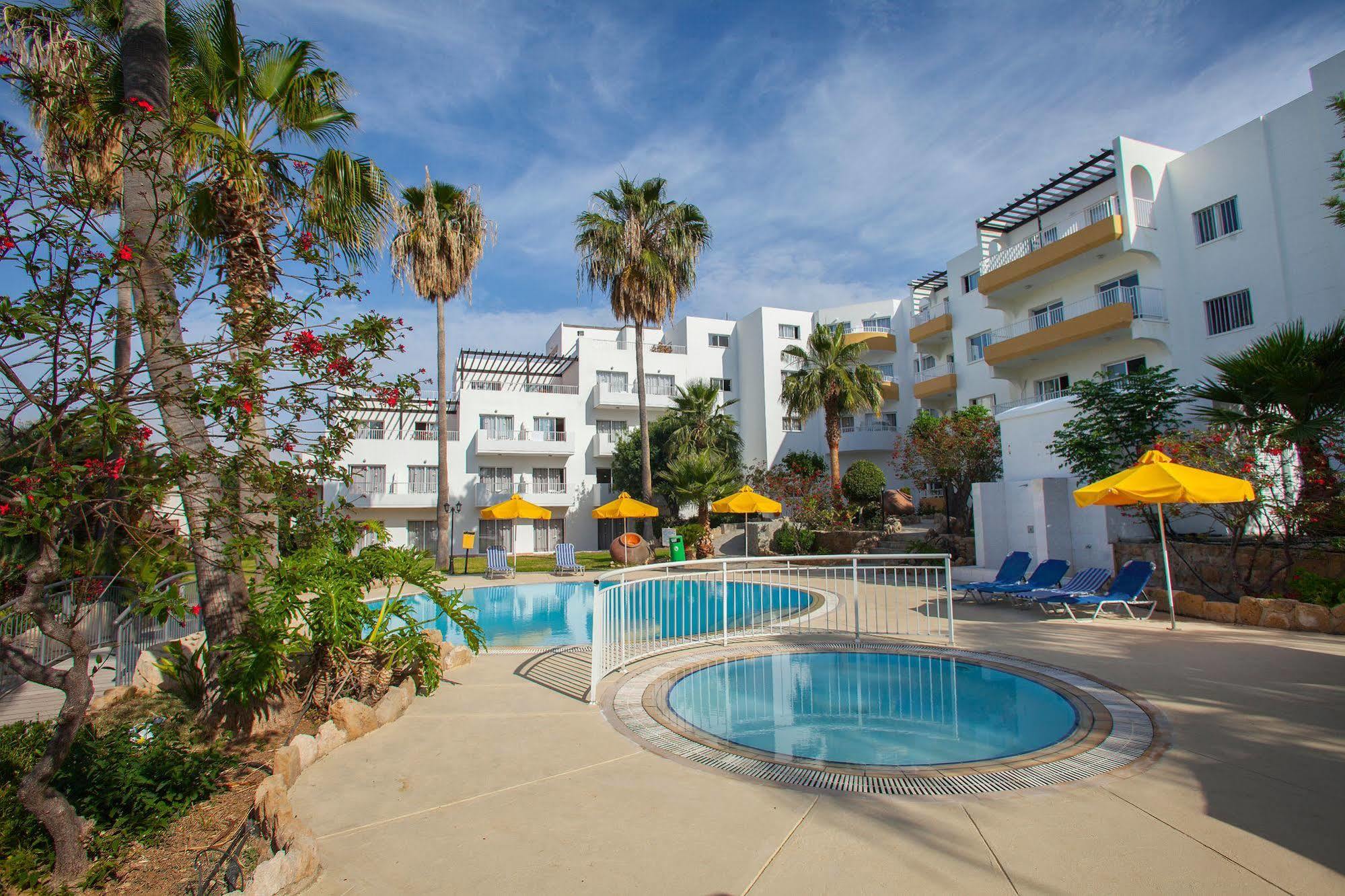 Mayfair Hotel Paphos Exterior photo