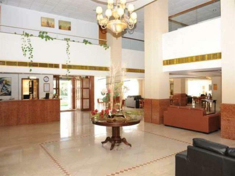 Mayfair Hotel Paphos Exterior photo