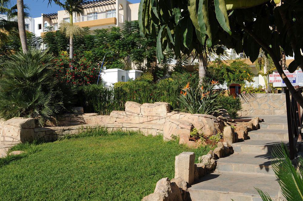 Mayfair Hotel Paphos Exterior photo