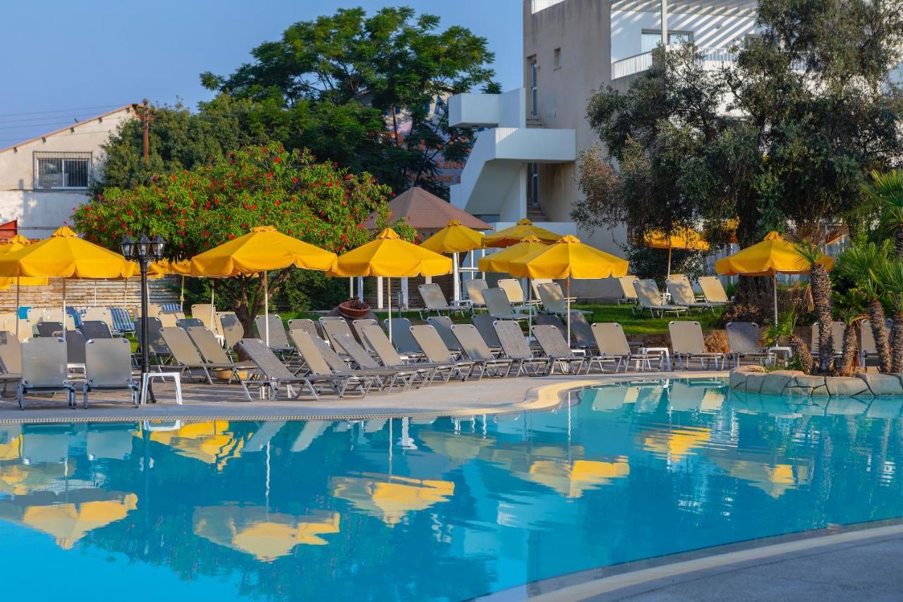 Mayfair Hotel Paphos Exterior photo